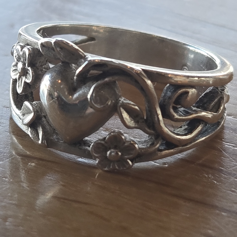 Retired James Avery Heart Flowers Women's Ring Sterling Silver Signed